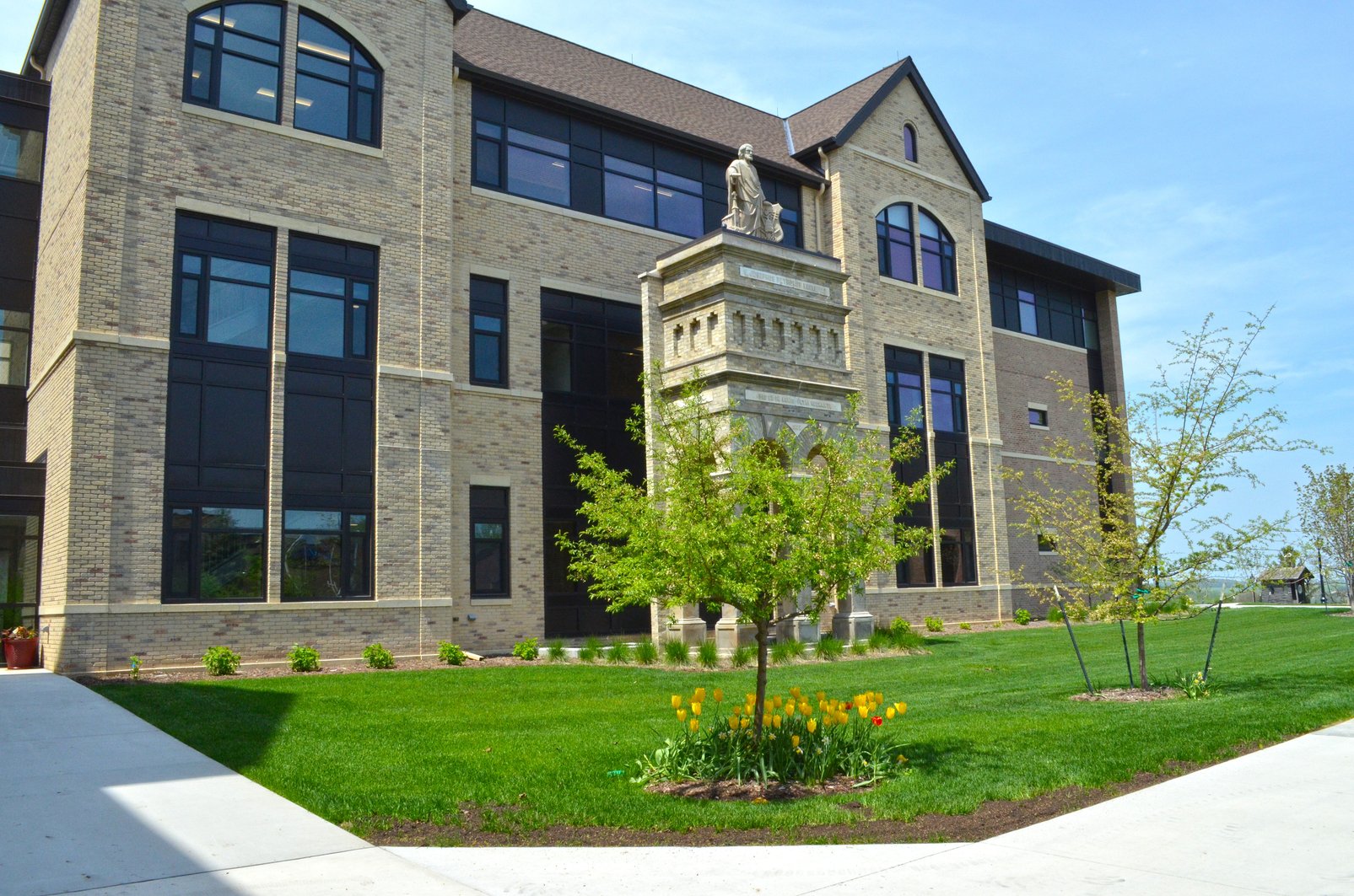 5 Differences Between Boarding School and Private Day School